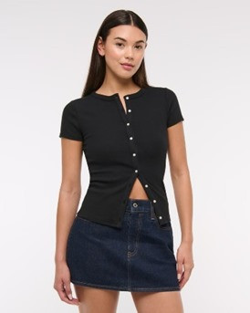 Ribbed top with buttons